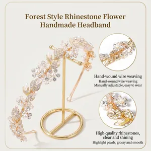 Diadema floral dorada hecha a mano con perlas blancas y diamantes de imitación para novias