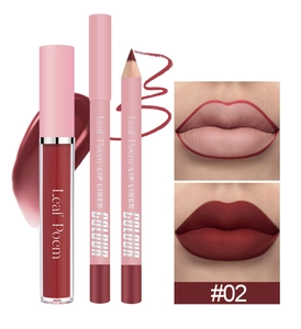 Dettaglio del set matita labbra e rossetto liquido opaco rosso scuro tonalità #02