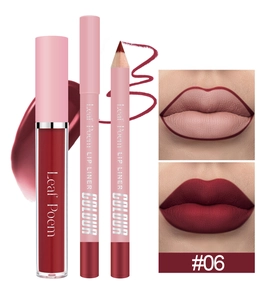 Dettaglio kit rossetto liquido rosso scuro opaco con matite labbra abbinate per un trucco labbra