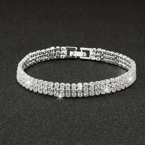 Lussuoso bracciale tennis argento a tre file di zirconi con sicura chiusura a scatto