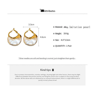Vue détaillée des boucles d'oreilles perles montrant la taille 4,6x3,3cm et le poids 18,6g