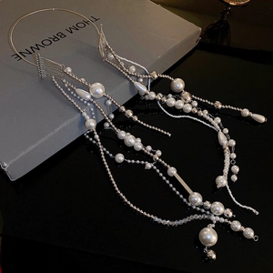Serre-tête élégant avec longs pompons de perles et billes argentées pour mariage