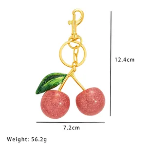 Roze glitter kers sleutelhanger met groen blad en gouden metalen sluiting voor tassen
