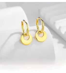 Detailed close-up showing the S925 silver hallmark and mirror-polished gold disk earring
