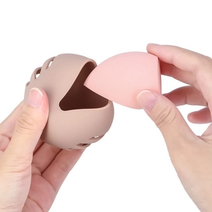 Portable silicone makeup sponge holder with breathable design and beauty blender