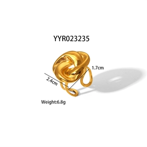 Détails des dimensions de la bague nœud doré: largeur 2,4cm et poids de 6,8g
