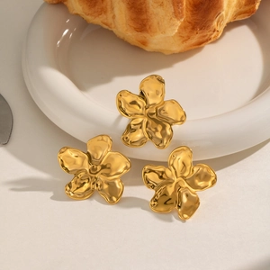 Vintage Fashion Stainless Steel Gold Flower Stud Earrings And Hammered Petal Ring Jewelry For Women Elegant Commuting Party