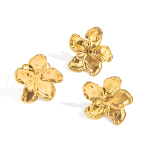 Retro hammered gold floral earring and ring jewelry set for women in elegant metal style