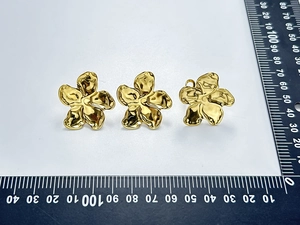 Detailed macro view showing the hammered gold flower petals on measuring scale