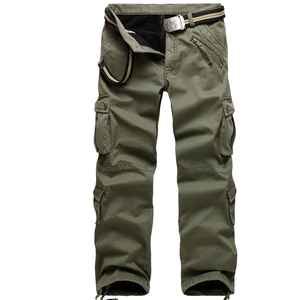 Armeegrüne Herren-Cargohose mit Thermofleece-Futter, vielen Taschen und Flechtgürtel