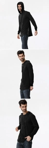 Détail d'un sweat à capuche noir pour homme avec fermetures éclair et ourlet arrondi