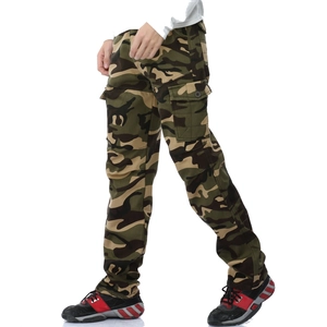 Men's camouflage cargo pants with fleece lining and side pockets in jungle pattern