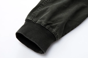 Men's camouflage cargo pants with ribbed cuffs and washed cotton fabric detail