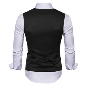 Gilet de costume noir slim pour hommes avec sangle arrière réglable et boucle, vue de dos