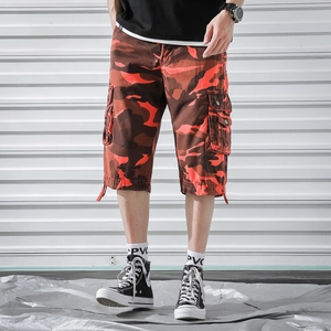 Short cargo pour homme à motif camouflage rouge avec plusieurs poches et coupe décontractée