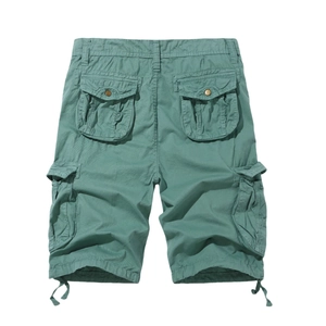 Herren Cargo-Shorts in Salbeigrün mit mehreren Taschen und verstellbarem Kordelzug am Saum