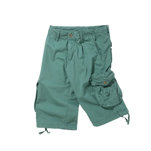 Lockere Herren Cargo-Shorts in Seegrün aus Baumwolltwill mit vielen Taschen und Kordelzug