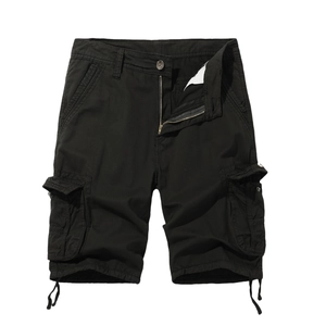 Detailansicht der schwarzen Cargo-Shorts mit Pattentaschen und verstellbarem Kordelzug am Saum