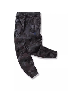 Men's camouflage cargo joggers with elastic drawstring waist and side flap pockets
