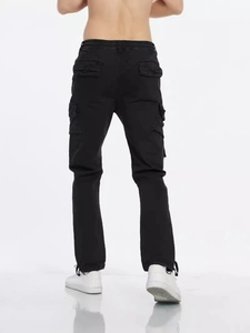 Pantalon cargo noir ajusté pour homme avec poches multiples et taille élastique ajustable
