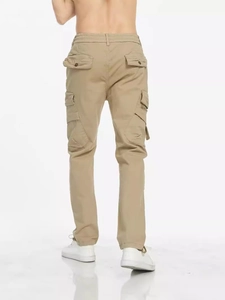 Pantalon cargo kaki slim pour hommes avec plusieurs poches et taille élastique vue de dos