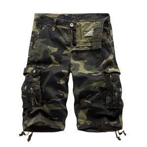Mens loose casual camo cargo shorts with multiple pockets and jungle camouflage pattern