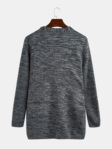 Vue arrière du pull en maille gris chiné pour homme avec ourlet côtelé sur cintre