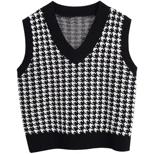Women's V-neck knitted houndstooth vest sweater in black and white check pattern