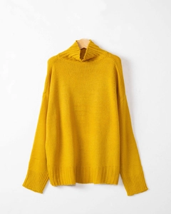 Maglione dolcevita senape oversize in maglia spessa con trama a coste e spalle scese