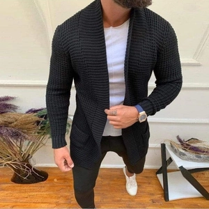 Gilet en maille gaufrée noire pour homme avec col châle et poches pour un look décontracté