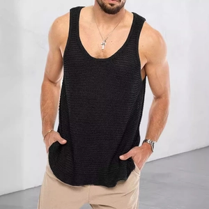 Herren Strickweste in Schwarz mit atmungsaktivem Maschendesign und Rundhalsausschnitt