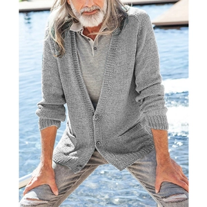 Men's retro loose knit cardigan in grey with buttons and pockets for casual autumn fashion