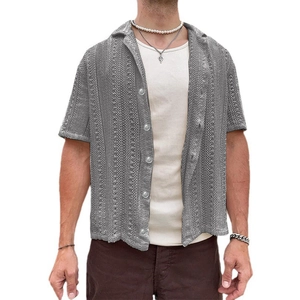 Herren Strickhemd in Grau mit kurzärmeligem Design und atmungsaktiver Mesh-Struktur