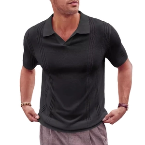 Polo da uomo in maglia grigio scuro con maniche corte e motivi traforati verticali