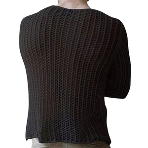 Maglione da uomo in maglia traforata scura con design a rete traspirante e stile casual