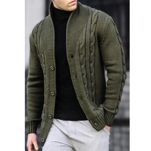 Cardigan da uomo verde oliva a maglia a trecce con collo a rever e bottoni retrò