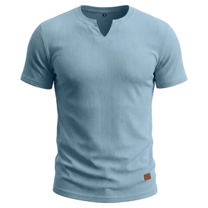T-shirt da uomo azzurra con scollo a V, trama a costine e vestibilità 3D moderna