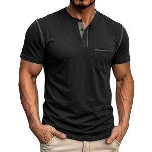 Dettaglio di maglia Henley slim fit da uomo con chiusura a contrasto grigia e bottoni