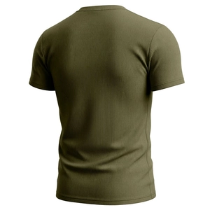 Dettaglio della trama a costine e cucitura posteriore di una t-shirt scollo a V oliva