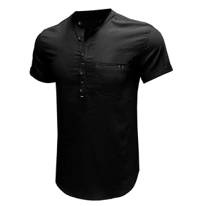 Dettaglio della camicia Henley nera in cotone e lino con collo alla coreana e bottoni