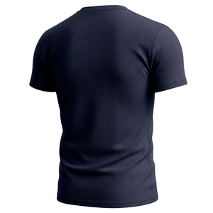 Dettaglio posteriore con trama in maglia a costine della t-shirt da uomo blu navy