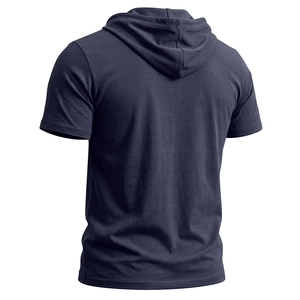 Vue arrière du t-shirt à capuche bleu marine pour hommes en maille de coton doux