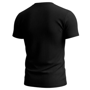 Vista posteriore dettagliata della t-shirt nera con scollo a V in tessuto a maglia a coste