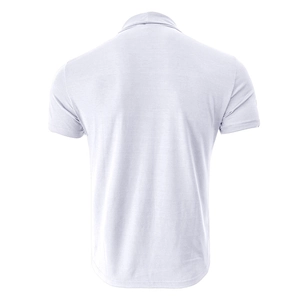 Vue arrière détaillée d'un polo blanc à manches courtes pour homme en maille de qualité