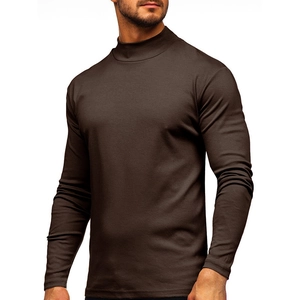Texture dettagliata della maglia termica a maniche lunghe marrone scuro da uomo