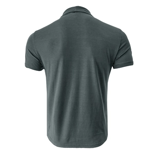 Vue arrière du t-shirt vert foncé pour hommes avec col montant et texture tricotée
