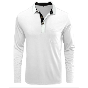 Détail du polo blanc à manches longues montrant la poche et la doublure de col noire contrastée