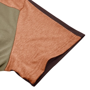 Dettaglio del polsino della maglia Henley con patchwork oliva e cuciture precise