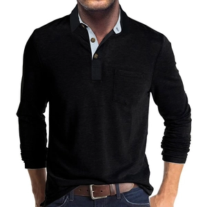 Détail du col de polo pour hommes avec doublure grise contrastée et boutons bruns