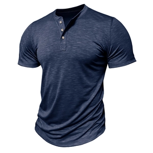 Détail de la texture du tissu flammé bleu marine et du col Henley à trois boutons